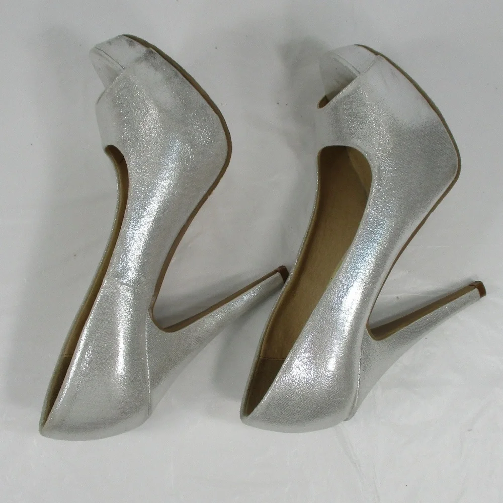 CL by LAUNDRY Silver Platform Heels Size 6
